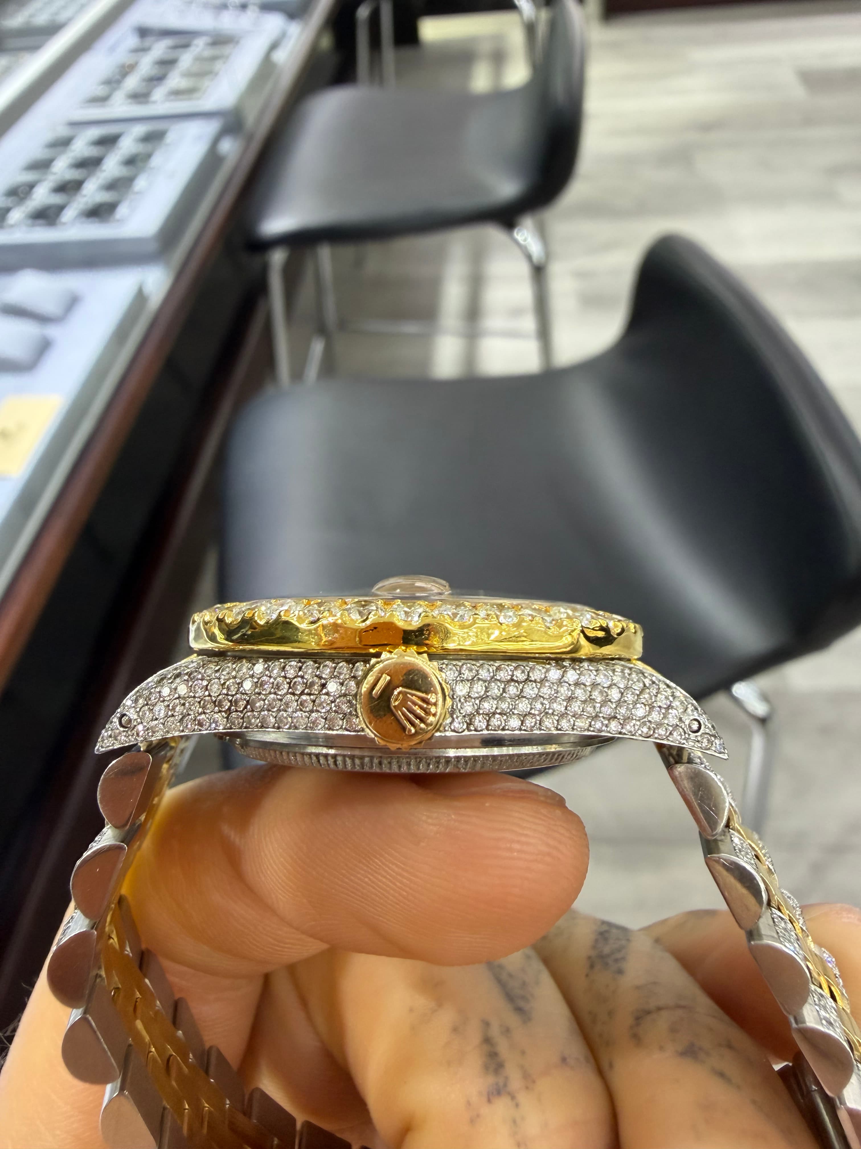 Rolex Date Just Red Dial Diamonds - view 4