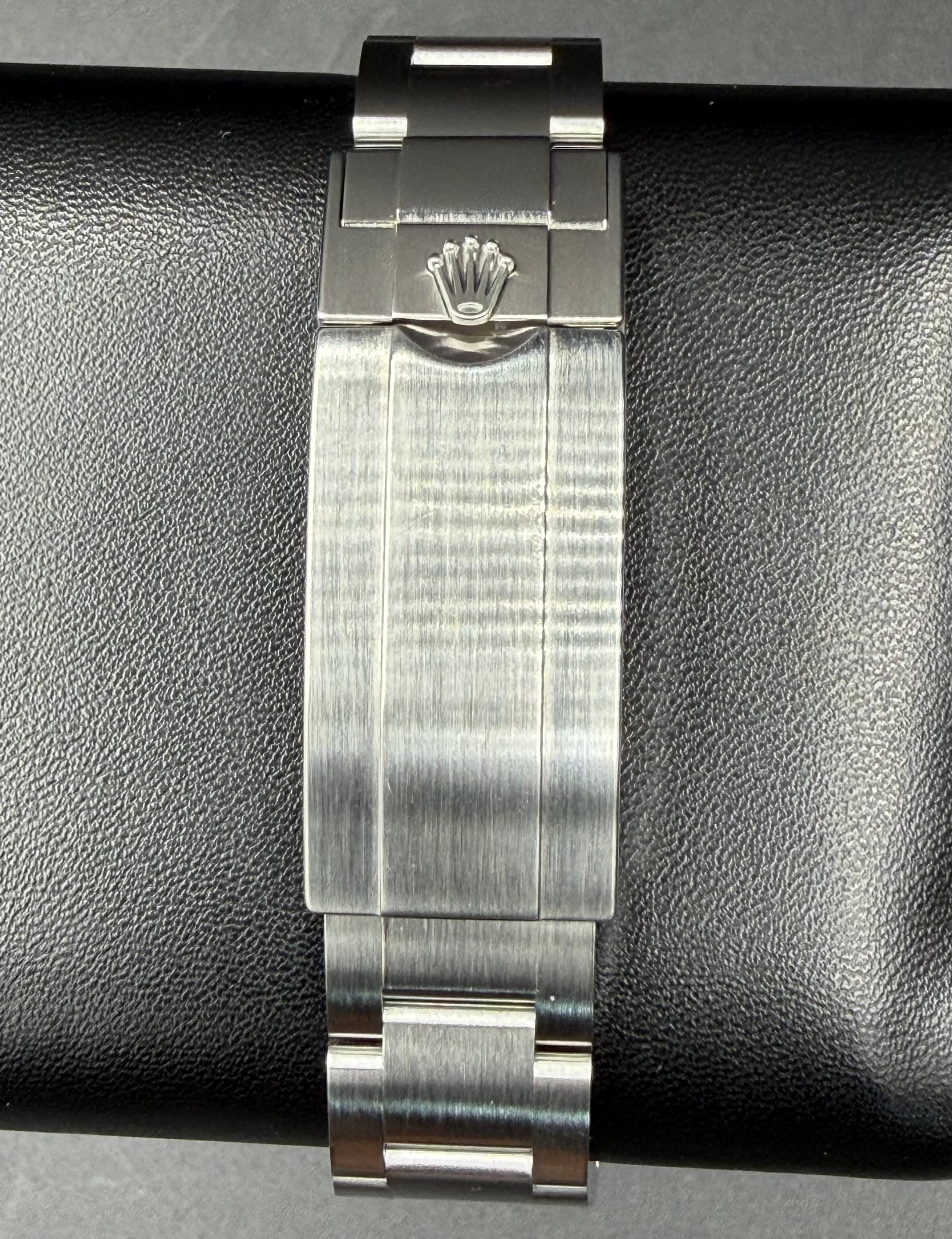 Rolex Submariner "HULK" Rare Discontinued!! - view 12