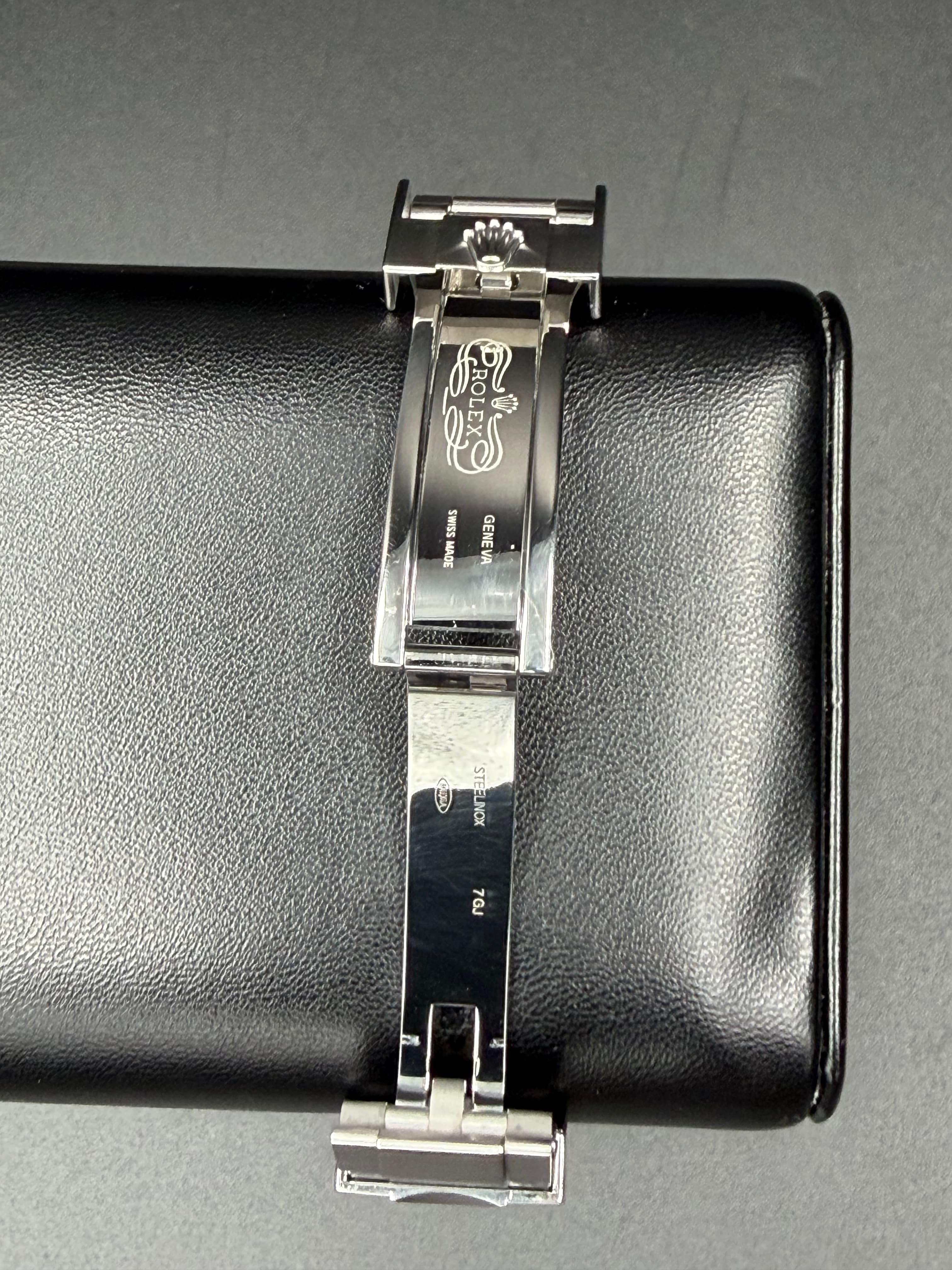 Rolex Submariner "HULK" Rare Discontinued!! - view 13