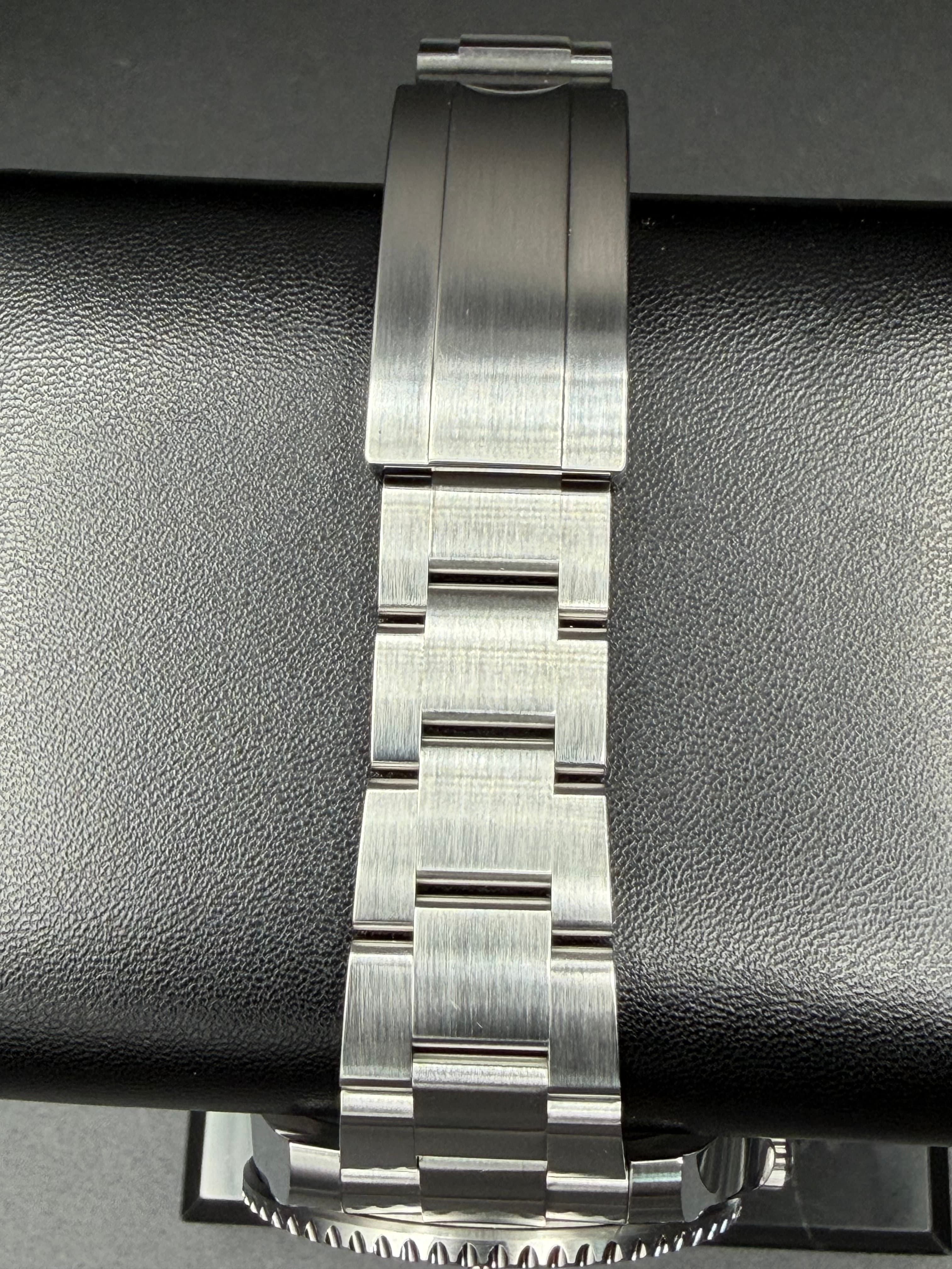 Rolex Submariner "HULK" Rare Discontinued!! - view 15