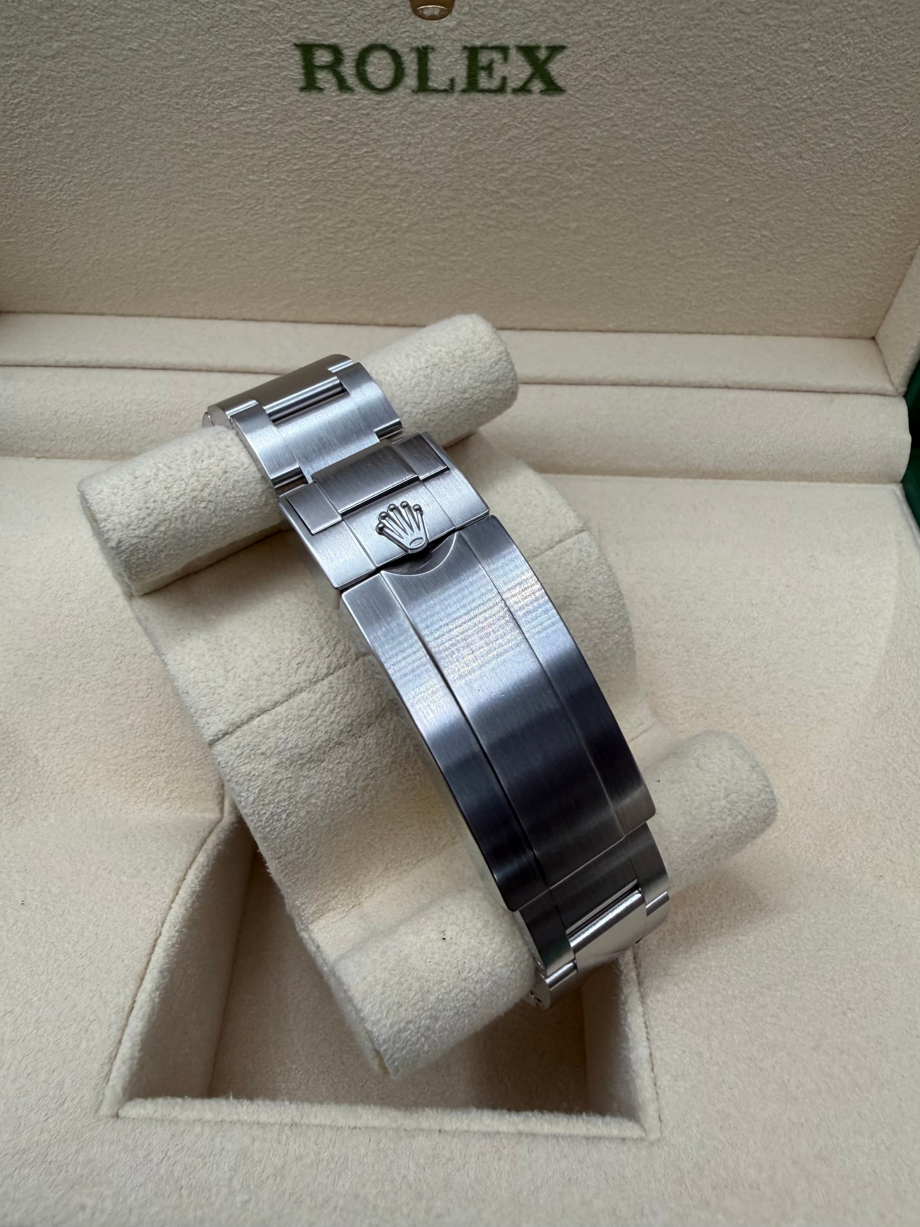 Rolex Submariner "HULK" Rare Discontinued!! - view 25