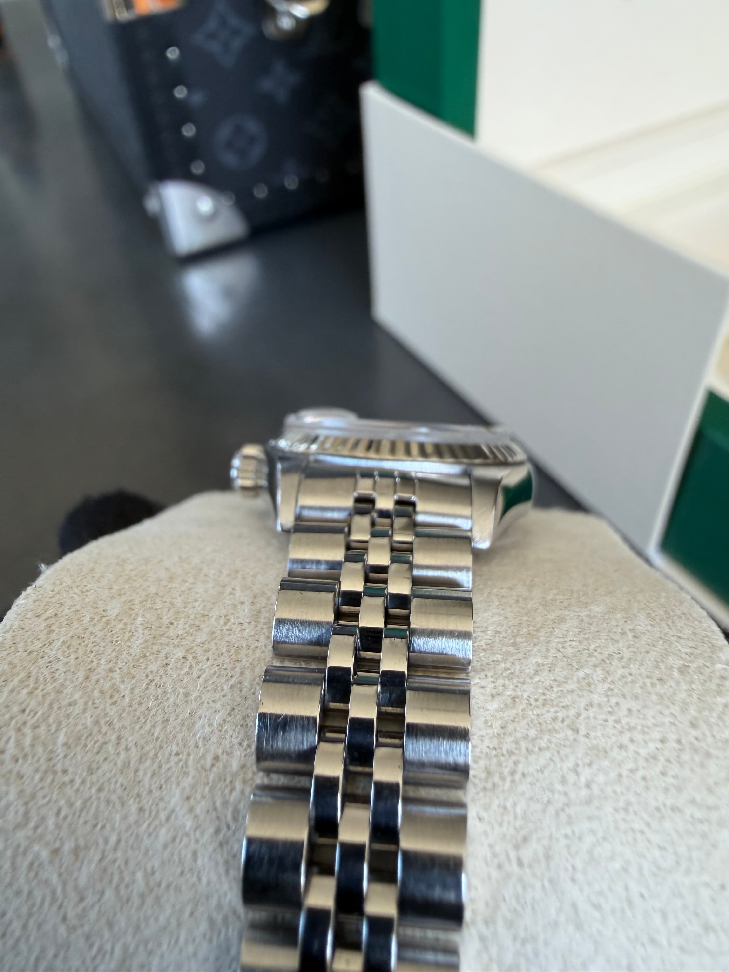 Rolex "Women's" Champagne Diamond Dial Date Just 26mm - view 7
