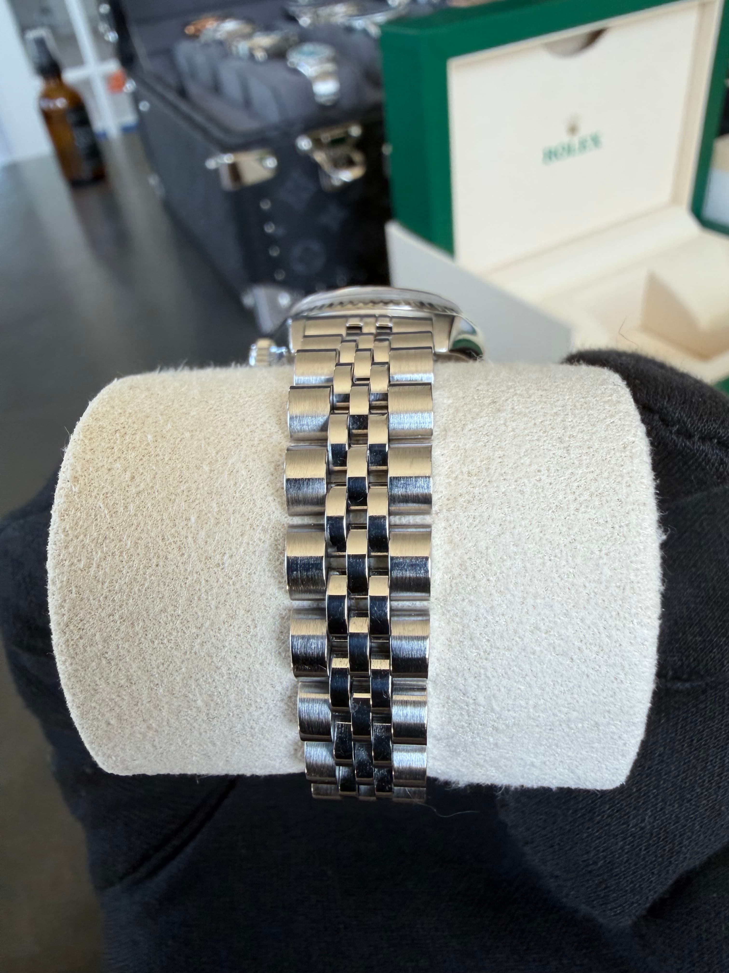 Rolex "Women's" Champagne Diamond Dial Date Just 26mm - view 8