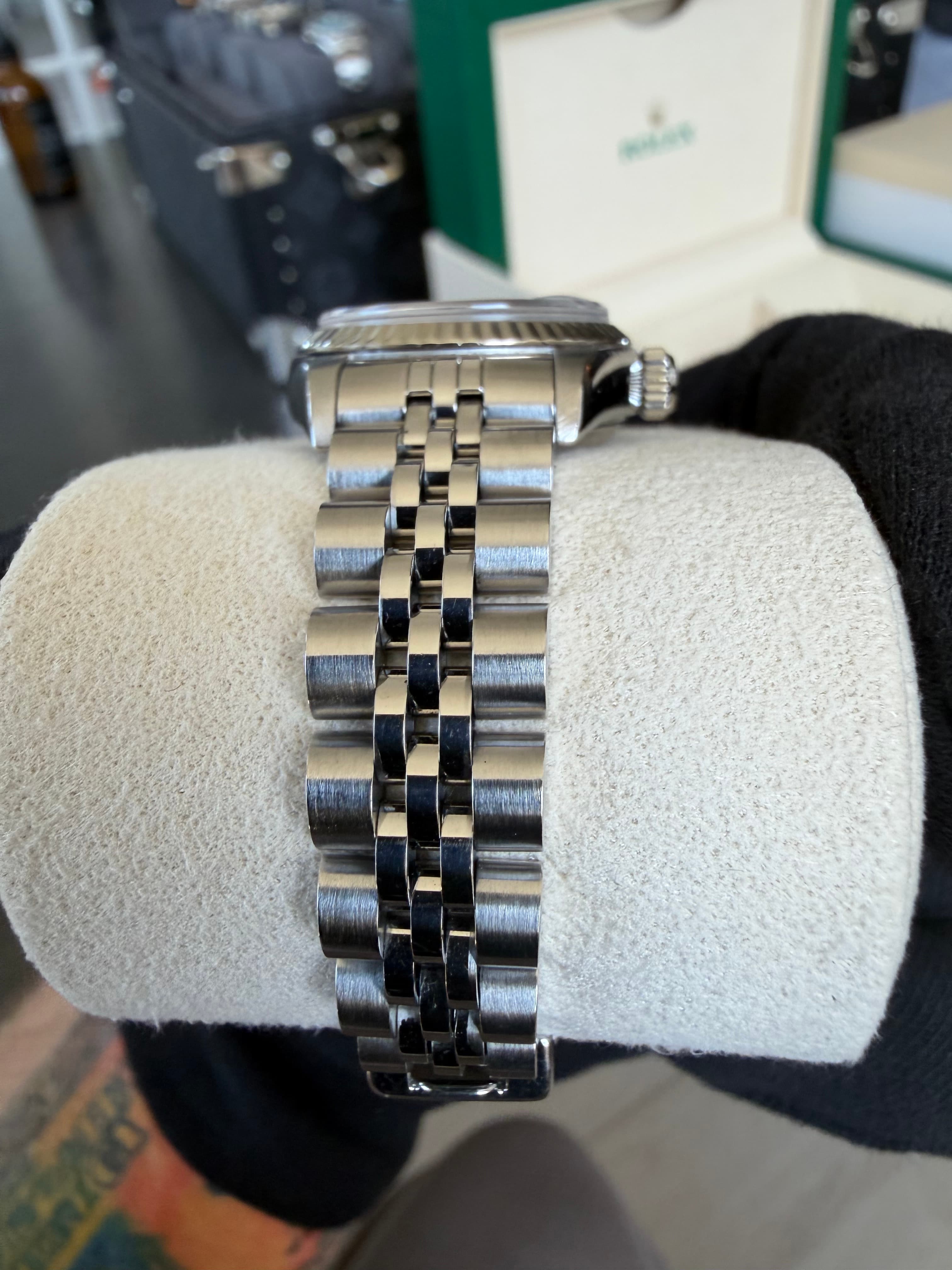 Rolex "Women's" Champagne Diamond Dial Date Just 26mm - view 9